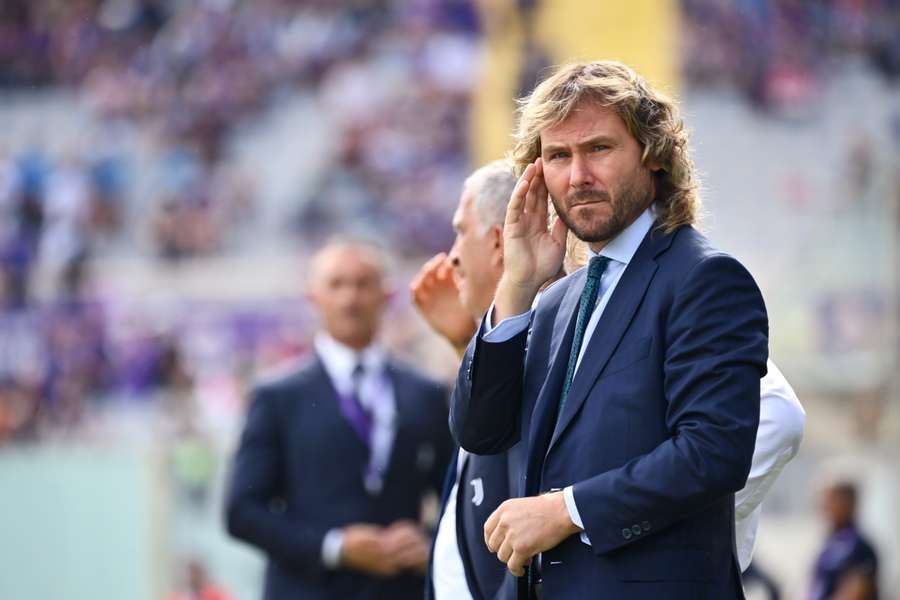 Pavel Nedved s'aventure pour la première fois à l'étranger hormis l'Italie.