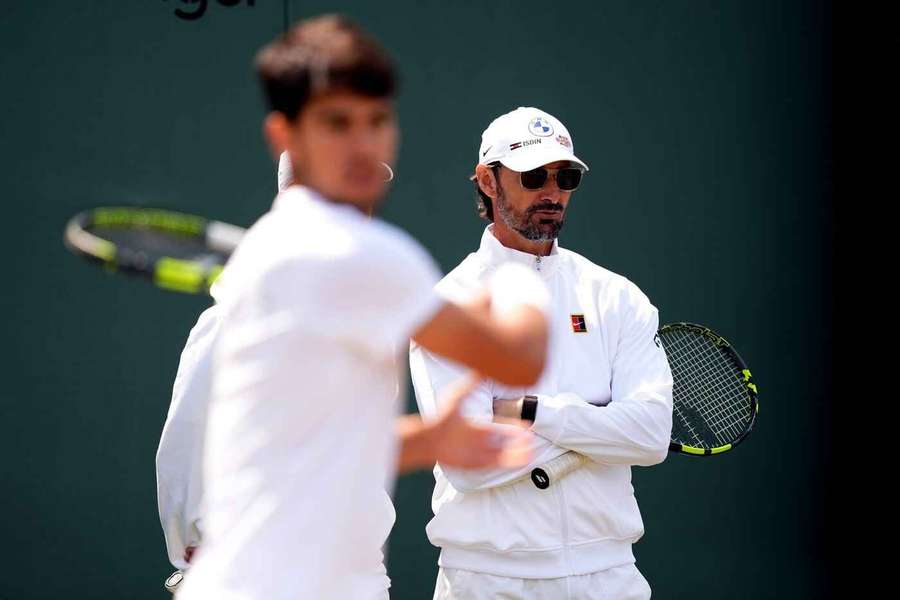 Juan Carlos Ferrero promluvil o rozchodu s Carlosem Alcarazem.