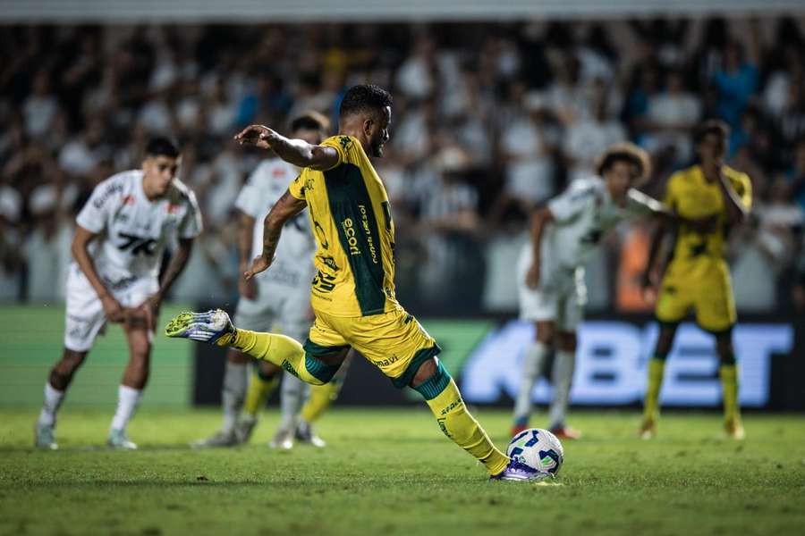 Reinaldo anotou seu 13° gol na temporada