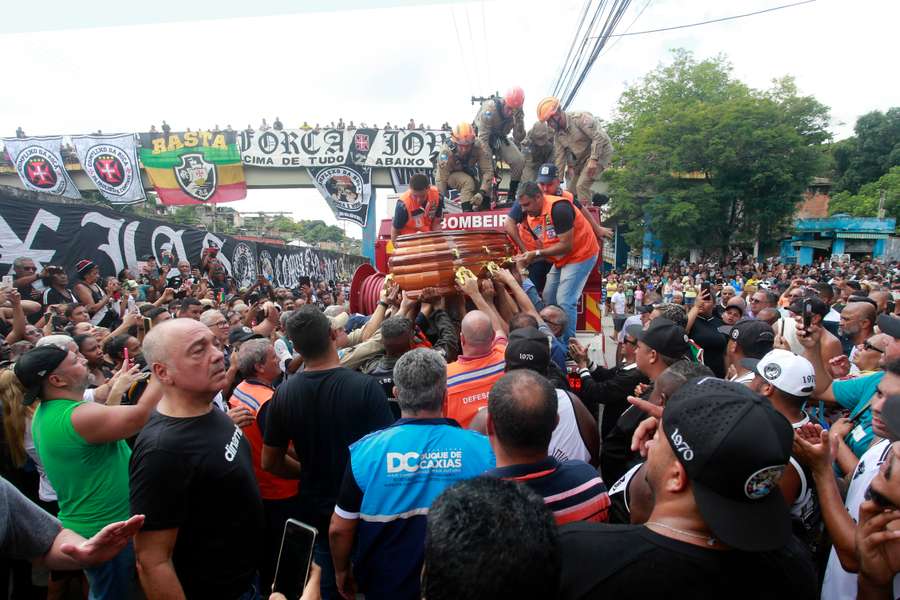 Torcida acompanhou caixão do maior ídolo da história do Vasco