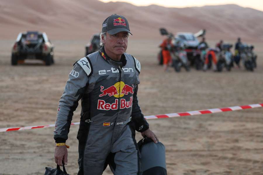 Carlos Sainz is leading the Dakar Rally