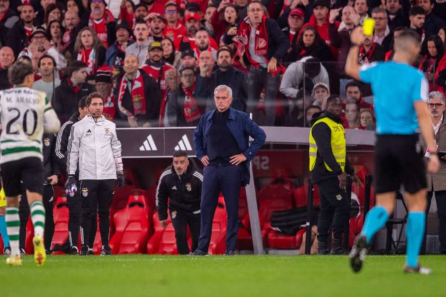 José Mourinho durante o Benfica-Sporting, no Estádio da Luz