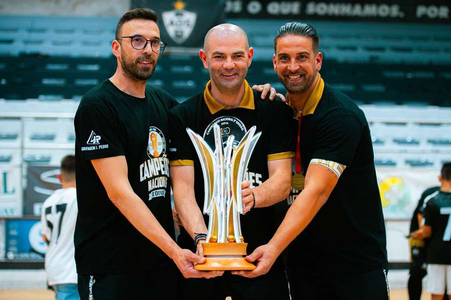 Marco Lopes (esq.) e Reinaldo Ventura (centro) continuam na equipa técnica, José Braga (dir.) deixou o clube Marco Lopes (esq.) e Reinaldo Ventura (centro) continuam na equipa técnica, José Braga (dir.) deixou o clube