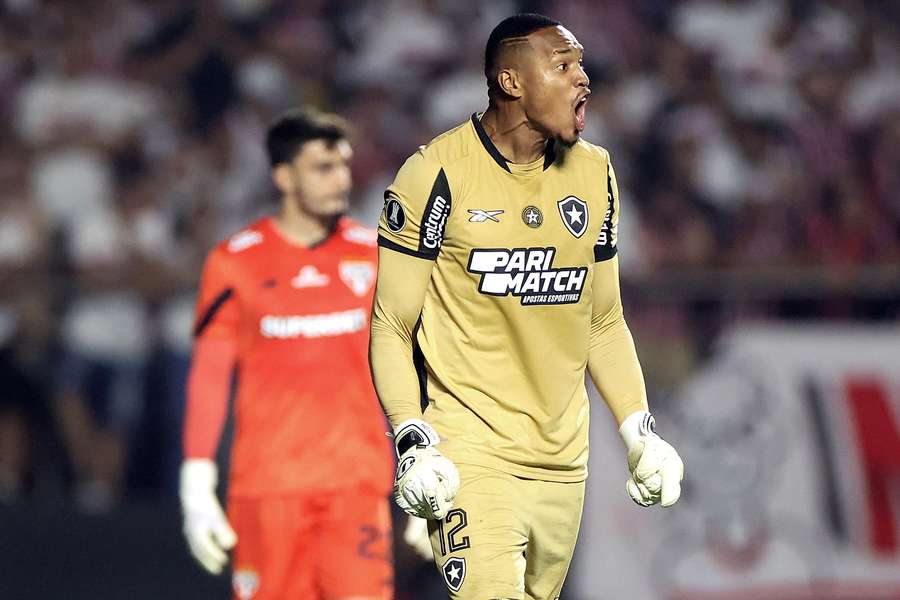 John brilhou na classificação contra o São Paulo