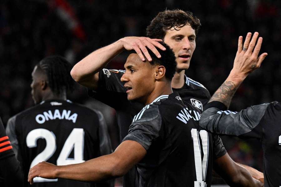 Ollie Watkins bisou em Bolonha Ollie Watkins bisou em Bolonha