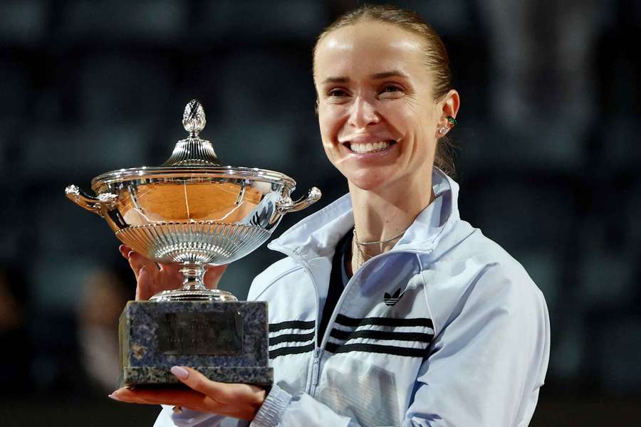 La ucraniana Elina Svitolina, con el trofeo de campeona de Roma La ucraniana Elina Svitolina, con el trofeo de campeona de Roma
