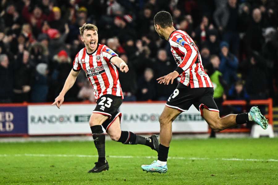 Sheffield United's French midfielder Iliman Ndiaye (R) celebrates 