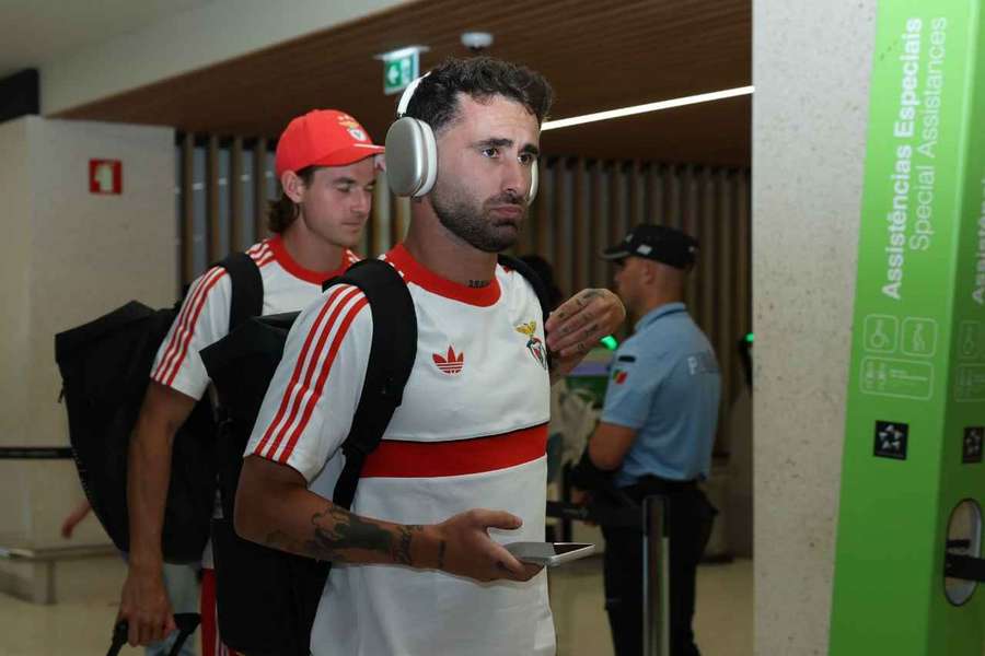Rafa Silva e Kaminski na partida para a Suíça Rafa Silva e Kaminski na partida para a Suíça