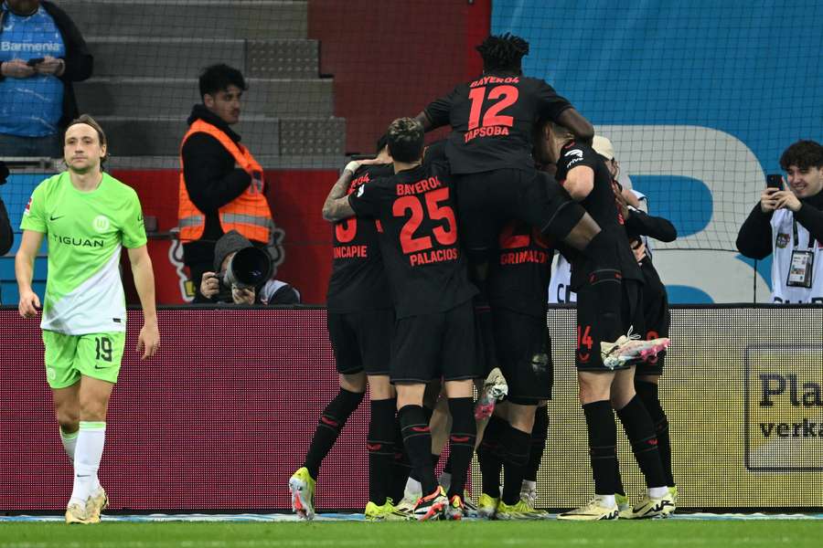 El Bayer Leverkusen celebra un gol ante el Wolfsburgo