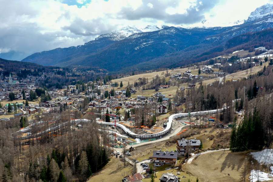Widok z lotu ptaka przedstawia nowe Cortina Sliding Centre