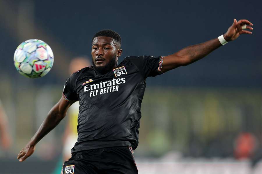 Everton agree deal to sign ex-Arsenal full-back Maitland Niles 
