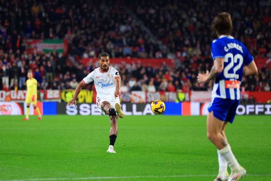 Badé marcou o golo do Sevilha