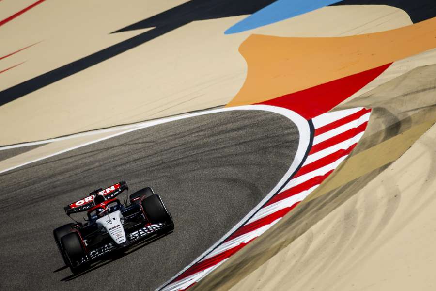 De Vries sluit testweek Bahrein af met productieve sessie; snelste ronde voor Leclerc