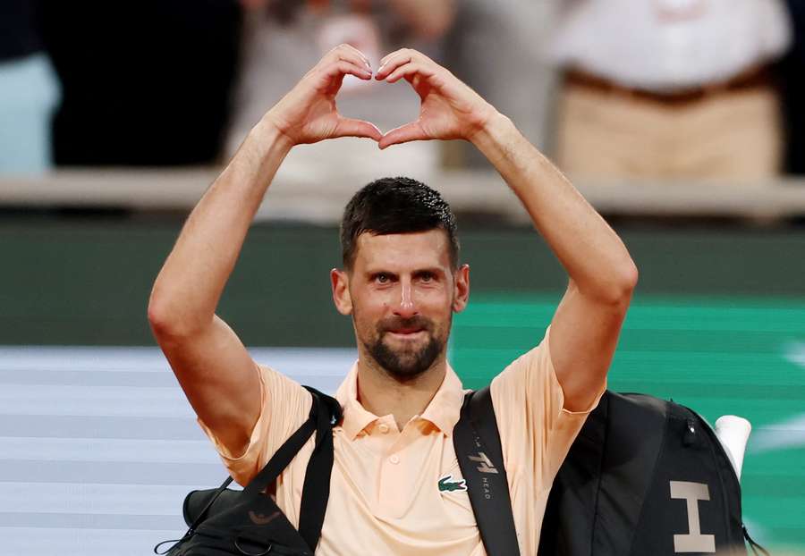 Djokovic lässt nicht locker