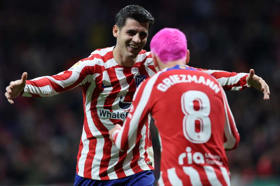 Morata y Griezmann celebran el segundo gol del Atlético.