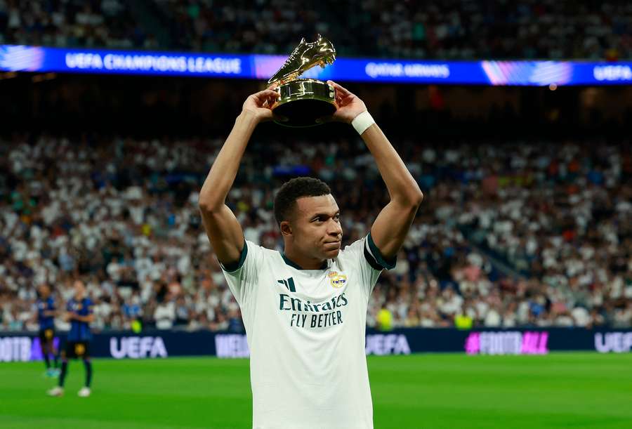 Mbappé saluta il Bernabeu