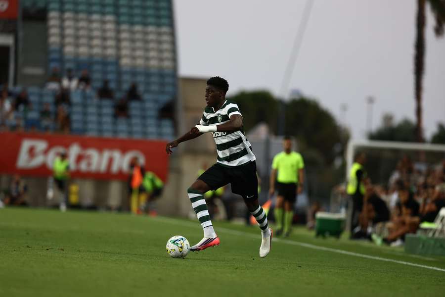 Issa Doumbia fez um golo e uma assistência diante do Nottingham Forest Issa Doumbia fez um golo e uma assistência diante do Nottingham Forest