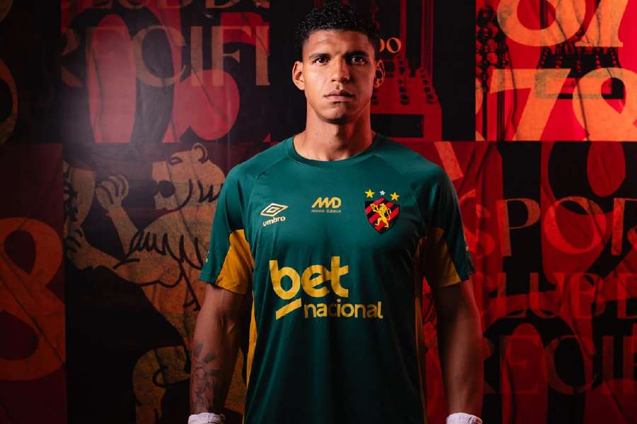 Halls foi titular do Vila Nova durante a disputa da última Série B