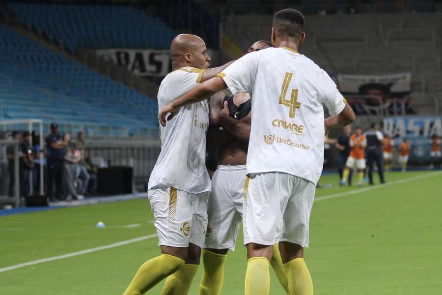 São José comemora o gol da sua primeira vitória sobre o Grêmio após oito anos São José comemora o gol da sua primeira vitória sobre o Grêmio após oito anos