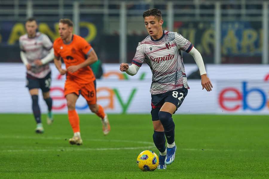 Bologna ogrywa Atalantę, pierwsze 45 minut Kacpra Urbańskiego w Serie A
