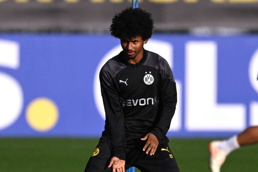 Karim Adeyemi permanecerá no Borussia Dortmund durante a pausa internacional.
