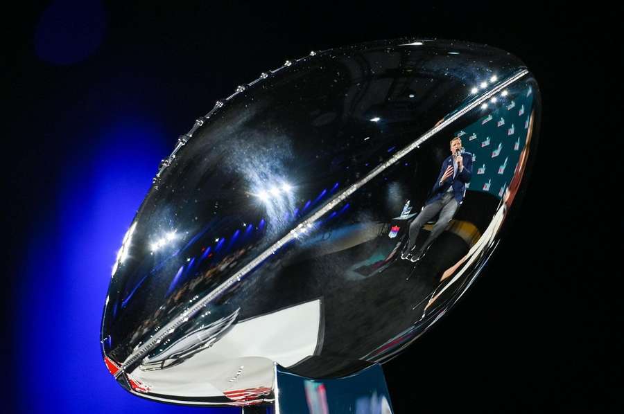 Vinderen af Super Bowl kan løfte Vince Lombardi trofæet