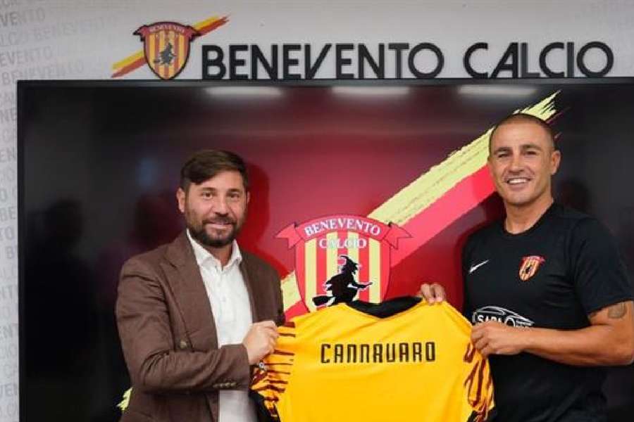 Fabio Cannavaro présenté en tant que nouvel entraîneur de Benevento. 
