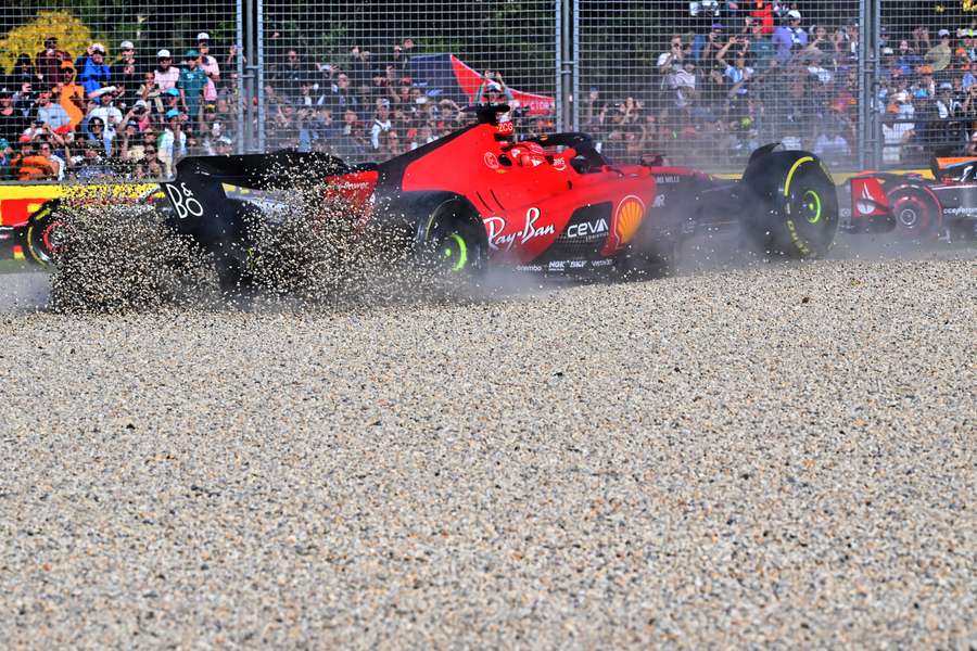 Charles Leclerc landete im Kiesbett und schied früh aus