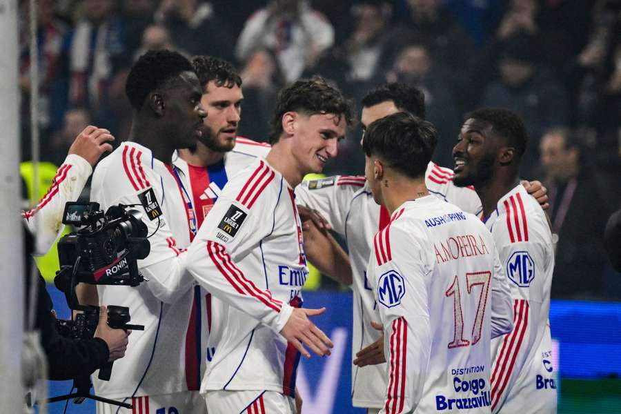 Les Lyonnais célébrant un but.