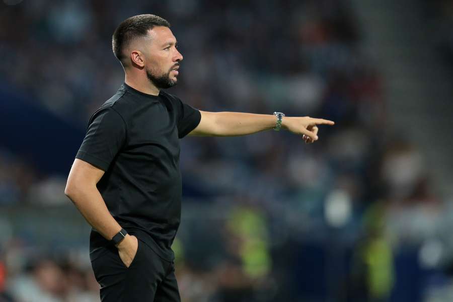 Farioli durante a partida com o Aston Villa Farioli durante a partida com o Aston Villa
