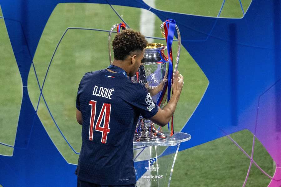 Doué fez dois gols para o PSG na final da Liga dos Campeões