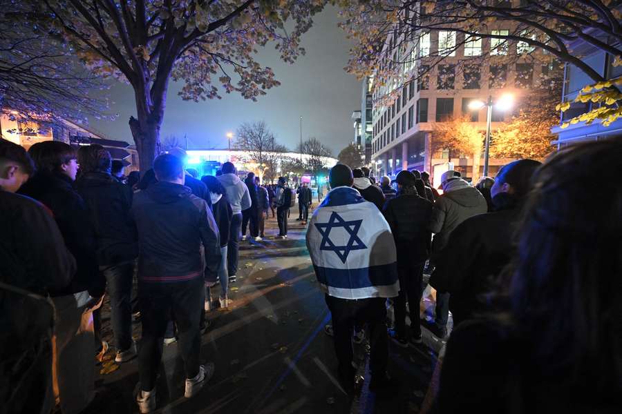 Prokuratura umorzyła śledztwa w Holandii wobec kibiców Maccabi Tel Awiw z powodu braku nagrań