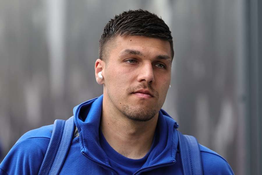 Piroe says West Ham "should be in the Premier League" as he joins Nuno's promotion project Piroe says West Ham "should be in the Premier League" as he joins Nuno's promotion project