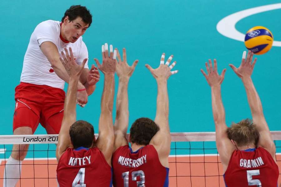 Zbigniew Bartman podczas ataku w meczu przeciwko Rosji podczas igrzysk olimpijskich w Londynie