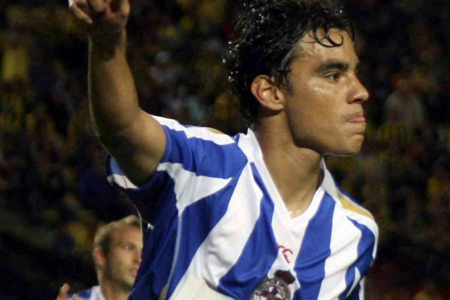 Omar Bravo, en un partido con el Deportivo