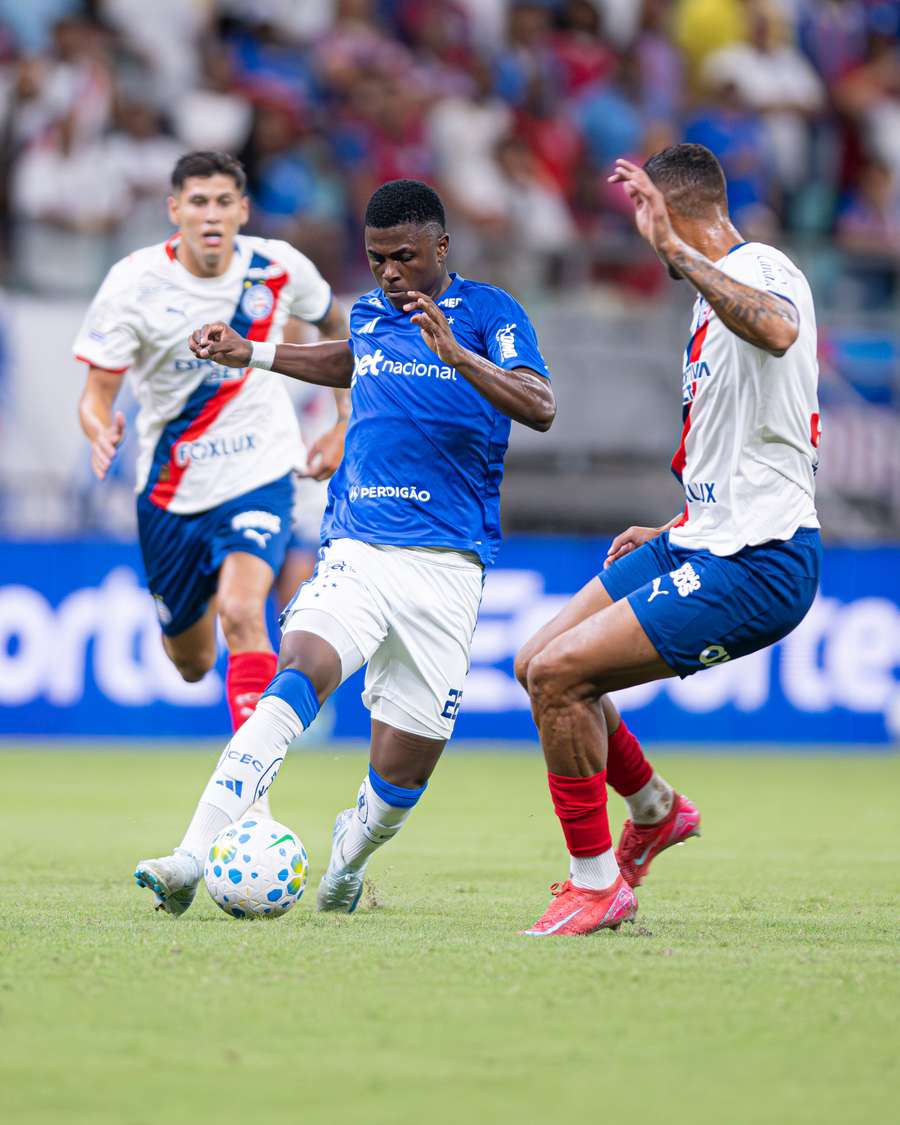 Neyser marcou três gols pelo Cruzeiro no Brasileirão antes de completar 21 anos