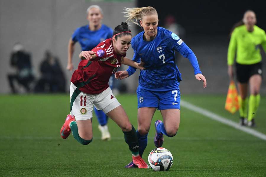 A finlandesa Adelina Engman ganhou um pénalti logo nos primeiros minutos