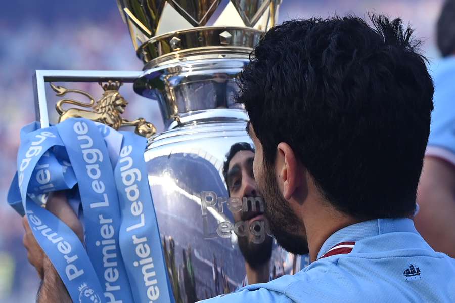 Manchester City's German midfielder Ilkay Gundogan kisses the trophy after the Premier League presentation ceremony following the English Premier League football match between Manchester City and Chelsea