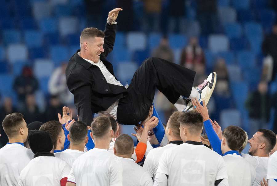 Rozlúčka reprezentantov s Jurajom Kuckom. Rozlúčka reprezentantov s Jurajom Kuckom.