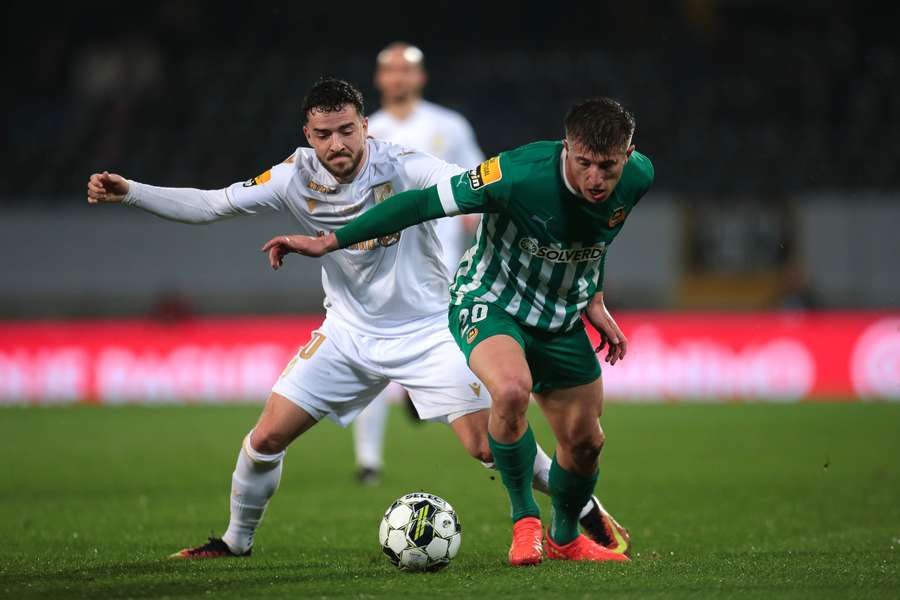 Mikey Johnston em ação contra o Rio Ave