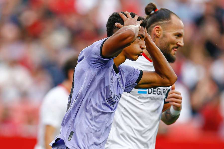 Álvaro Rodríguez se lamente lors d'un match avec l'équipe première du Real Madrid.