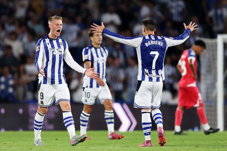 Barrene y Oskarsson celebran el gol del empate ante el Espanyol en la segunda jornada de Liga