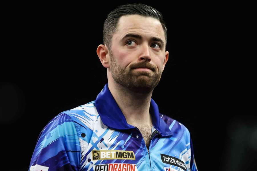 Humphries looking dejected against Littler