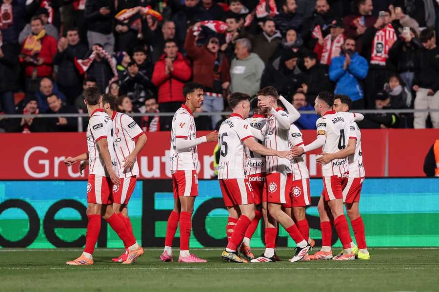 El Girona celebra el gol de Vanat