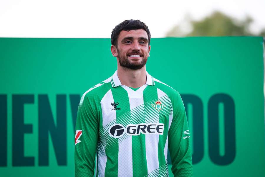 Parrot joins Anthony, Fernandes, Gulácsi, Rico as latest footballer targeted by gangs Parrot joins Anthony, Fernandes, Gulácsi, Rico as latest footballer targeted by gangs