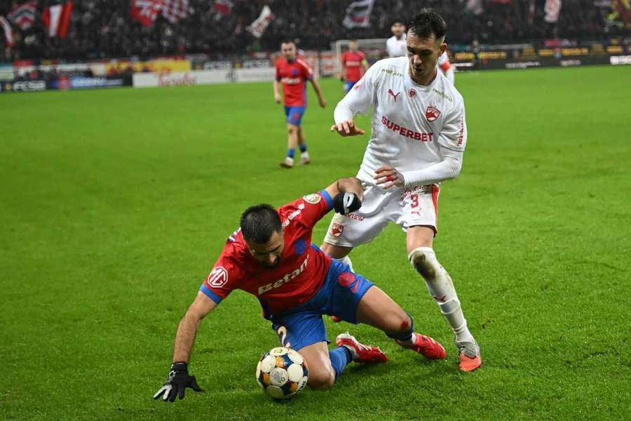 Vali Crețu, în duel cu Raul Opruț Vali Crețu, în duel cu Raul Opruț