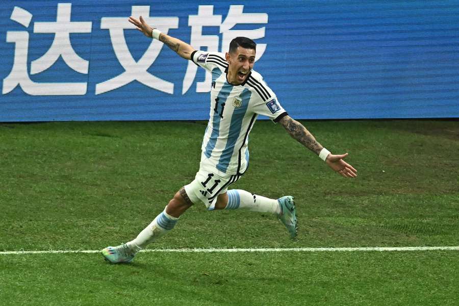 Di María celebra o segundo golo da Argentina