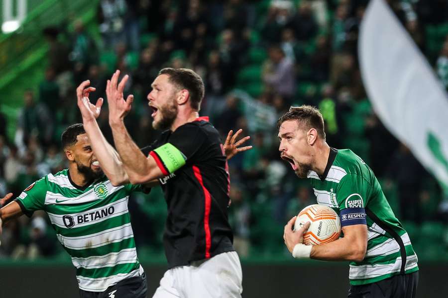 Coates marcou no último lance do jogo e evitou derrota dos leões