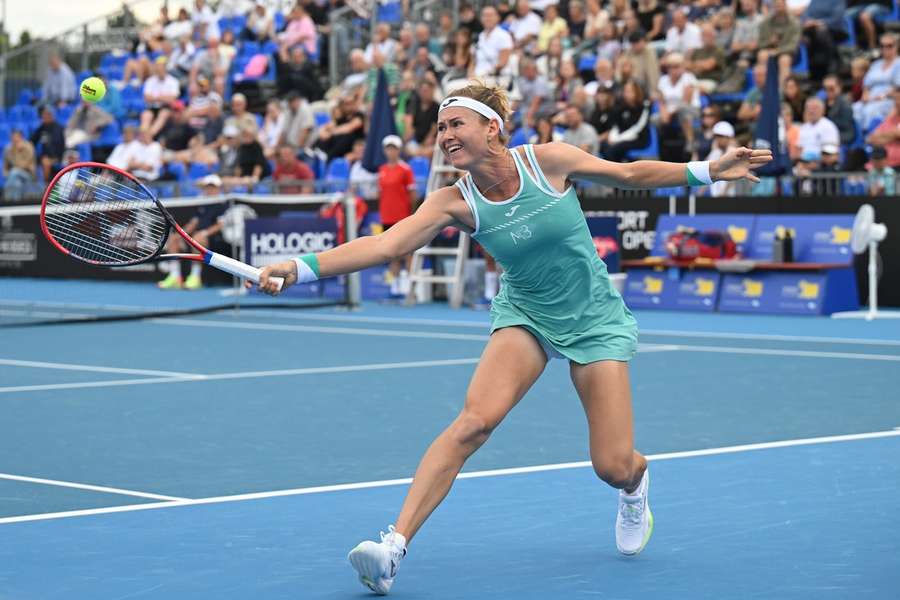 Marie Bouzkova foi eliminada no Livesport Prague Open.