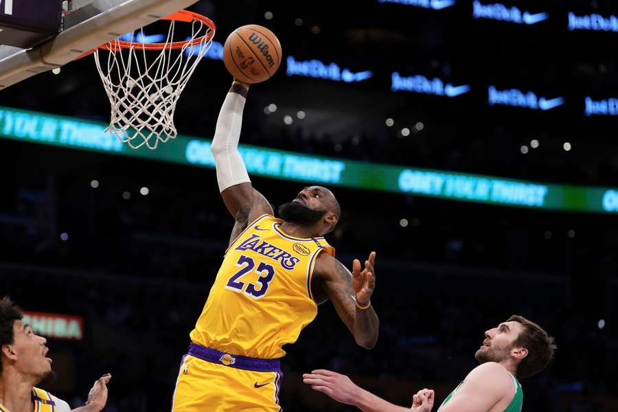 Los Angeles Lakers forward LeBron James dunks against Boston